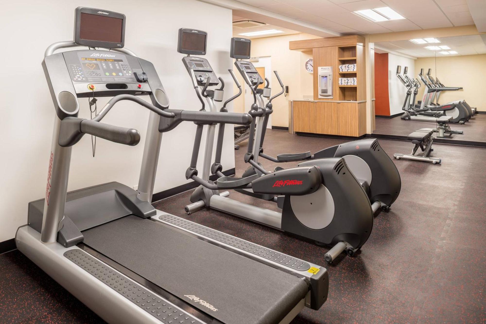 Towneplace Suites By Marriott New Hartford Экстерьер фото
