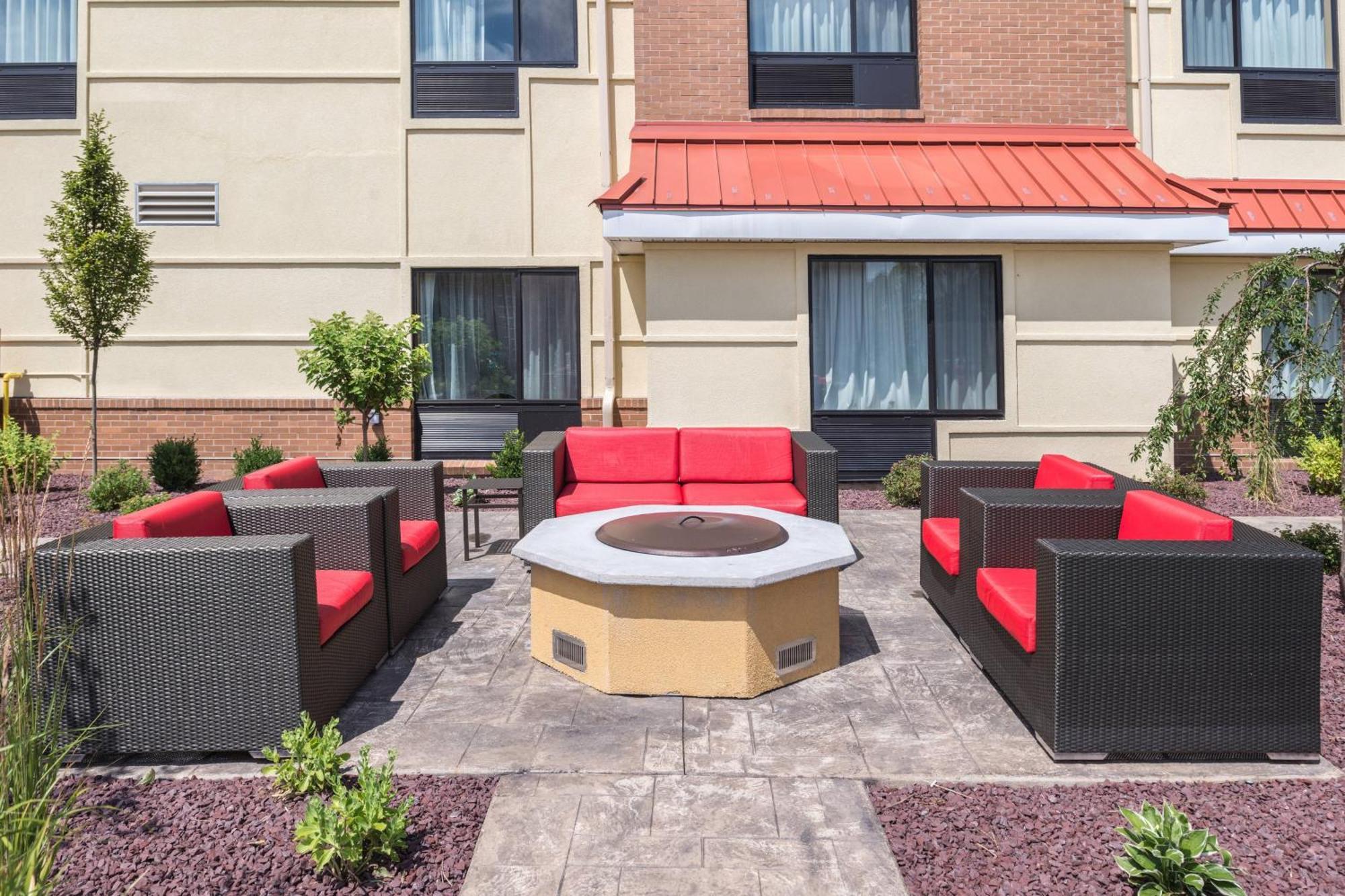 Towneplace Suites By Marriott New Hartford Экстерьер фото