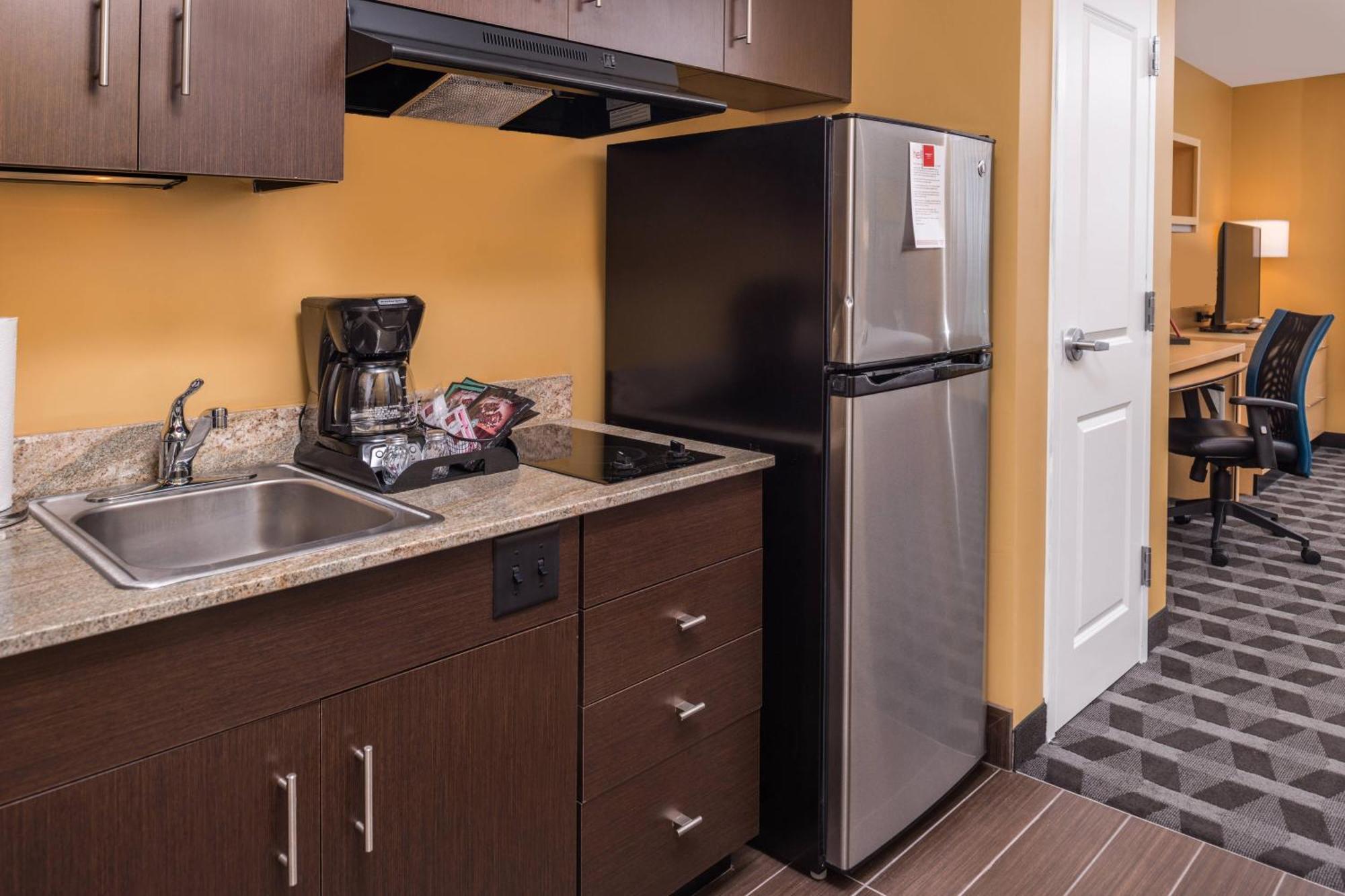 Towneplace Suites By Marriott New Hartford Экстерьер фото