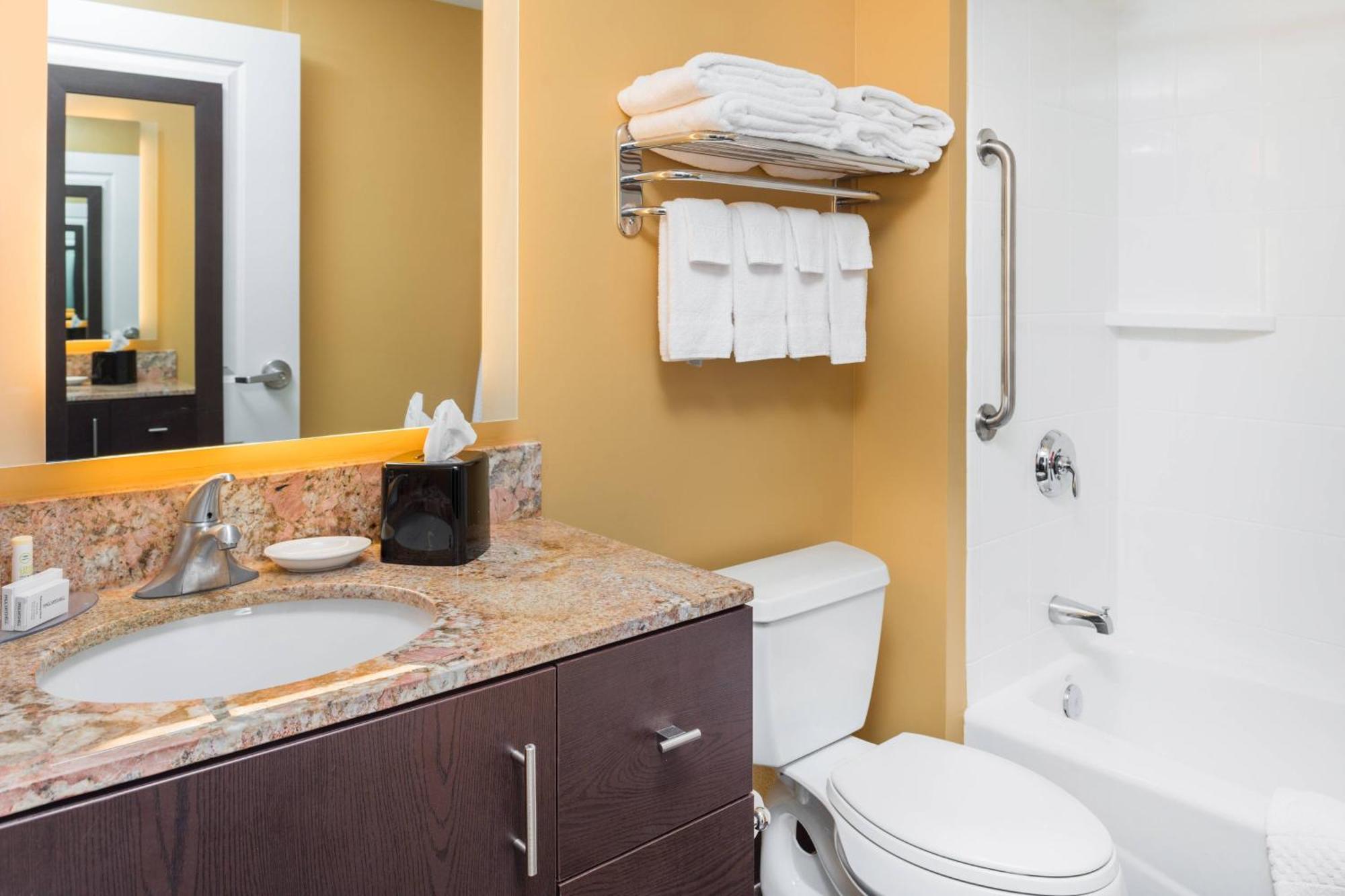 Towneplace Suites By Marriott New Hartford Экстерьер фото